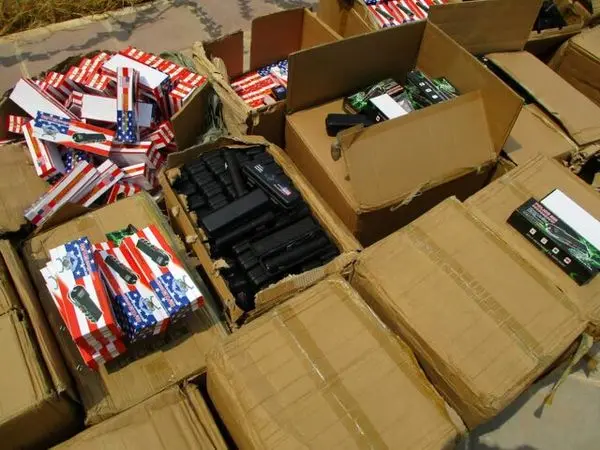 کشف محموله بزرگ سلاح و ابزارآلات آمریکایی ویژه آشوب و اغتشاش در مرزهای آبی جنوب کشور
