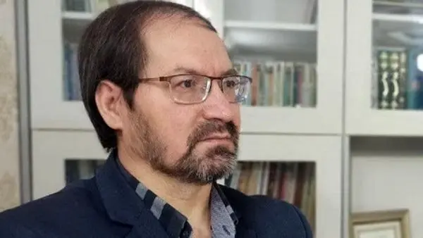 تقدیر از تهیه کننده و شاعر رادیو دری معاونت برون مرزی