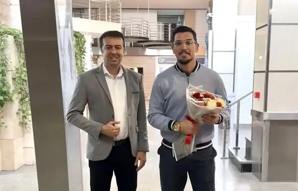 مربی جدید پرسپولیس وارد تهران شد