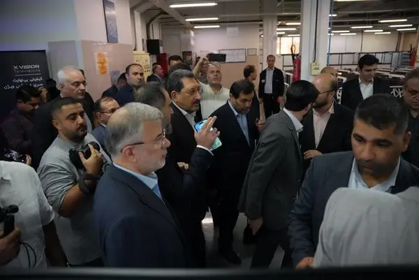 بازدید وزیر صمت از کارخانه ساخت تلویزیون