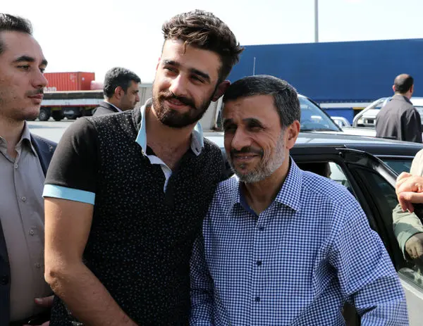 حضور احمدی نژاد در دادگاه رحیم مشایی + عکس