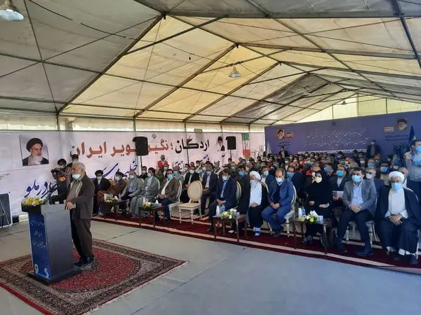 آغاز مراسم افتتاح طرح شیرین سازی و انتقال اب خلیج فارس به مجتمع صنعتی چادرملو. در اردکان یزد