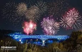 آتش بازی در پل طبیعت به بهانه برد تیم ملی برابر ولز در جام جهانی ۲۰۲۲

