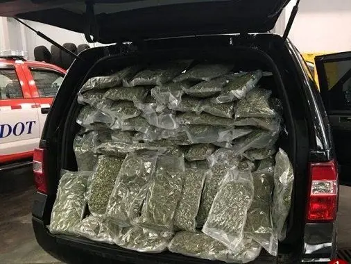 کشف ۳۰ کیلوگرم ماری‌جوآنا در یک خودرو+ تصاویر
