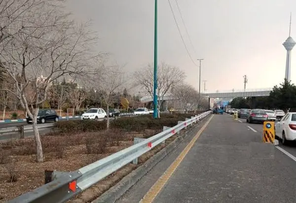 ارتقای ایمنی بزرگراه شهید همت با نصب گاردریل

