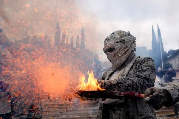 فستیوال آرد و تخم‌مرغ در اسپانیا + عکس