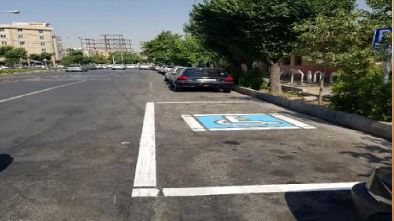 بهسازی 226 کیلومتر خط کشی محوری  معابر منطقه 15

