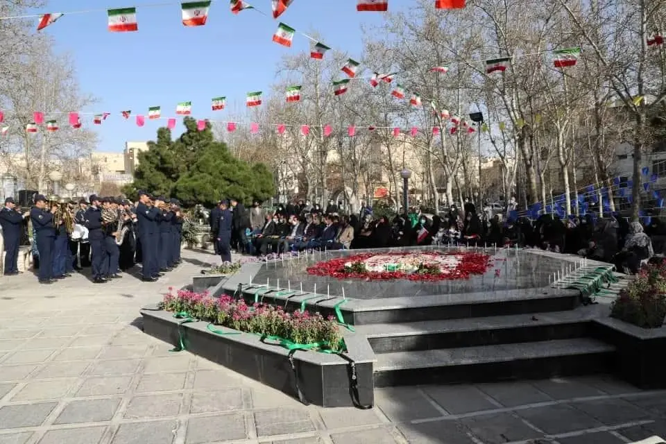 راه شهدا را با کار جهادی و تلاش مضاعف ادامه می دهیم 