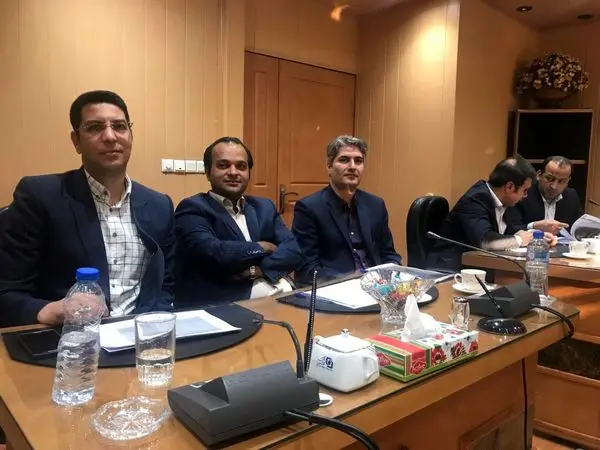 قطار مجمع استانی بانک قومین در ایستگاه دیار کریمان
