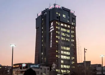 ساختمان مرکزی بانک شهر به احترام حفاظت از زمین خاموش می شود