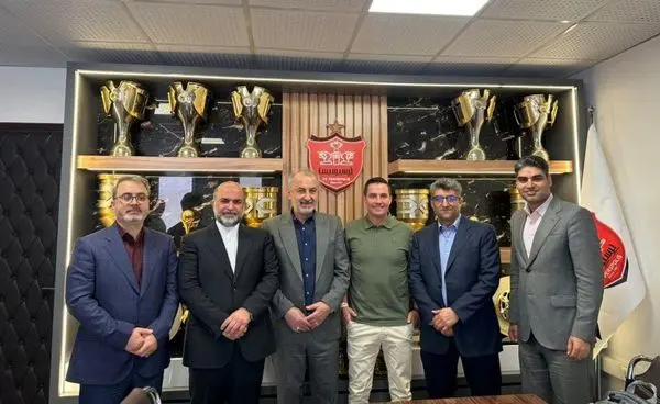 تقدیر از اوسمار در نشست هیئت مدیره پرسپولیس