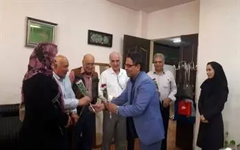 مراسم تقدیراز اعضای کانون سالمندان محله پاسداران ضرابخانه به مناسبت روزجهانی سالمندان