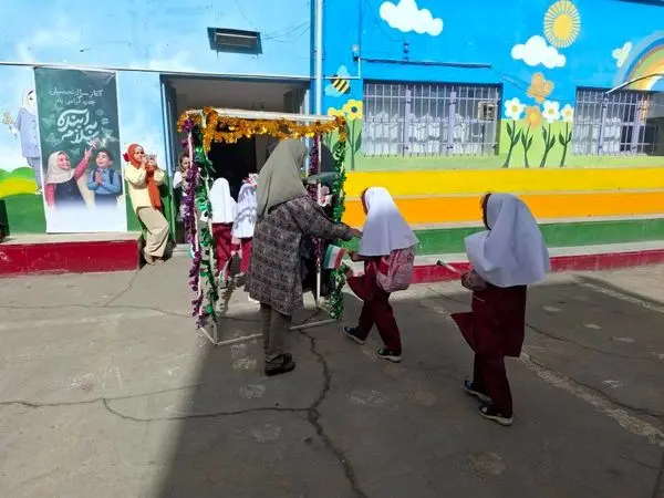 "مهر قلم" در منطقه ۴/ مدارس شمال شرق تهران نوسازی و آماده استقبال از مهر شدند