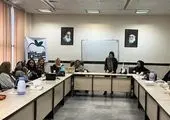 قلب ساختمانی که به نبض سبز درخت می تپد

