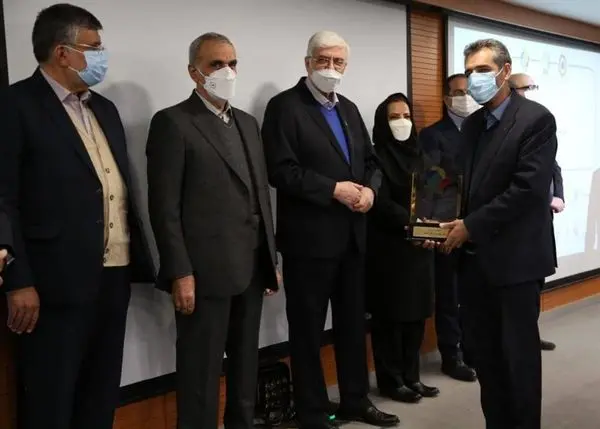 ذوب آهن اصفهان تندیس جایزه مسئولیت اجتماعی مدیریت را دریافت کرد