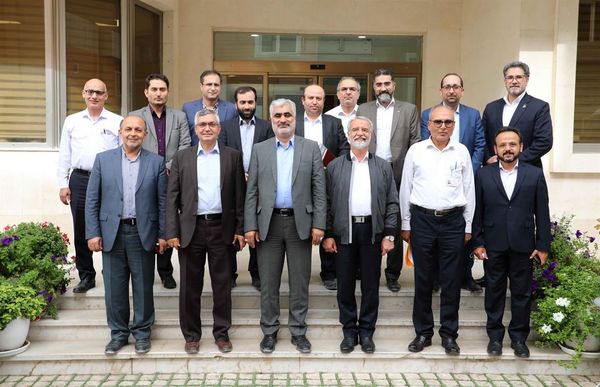 بازدید آقای نشان زاده (معاون برنامه ریزی و کنترل تولید) و آقای سلیمان زاده (مدیر تولید و زنجیره تامین) شرکت صنایع پتروشیمی خلیج فارس به همراه هیئت همراه از شرکت پتروشیمی پارس