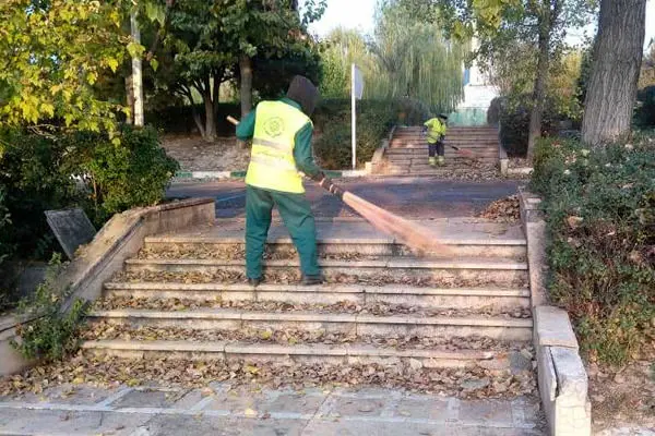 آماده سازی مصلی امام خمینی (ره) به منظور برپایی نمازجمعه