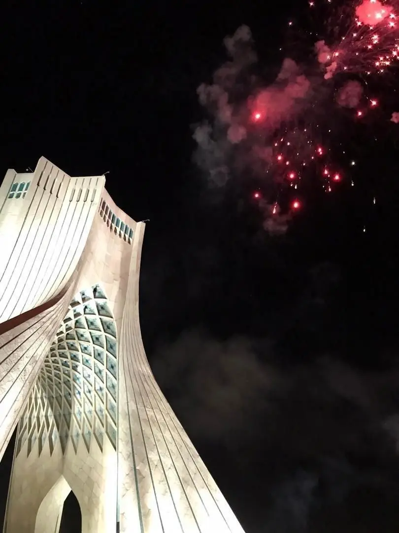 نور افشانی در میدان آزادی 


