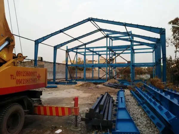 نصب کامل اسکلت مجموعه ورزشی مظاهری منطقه 15