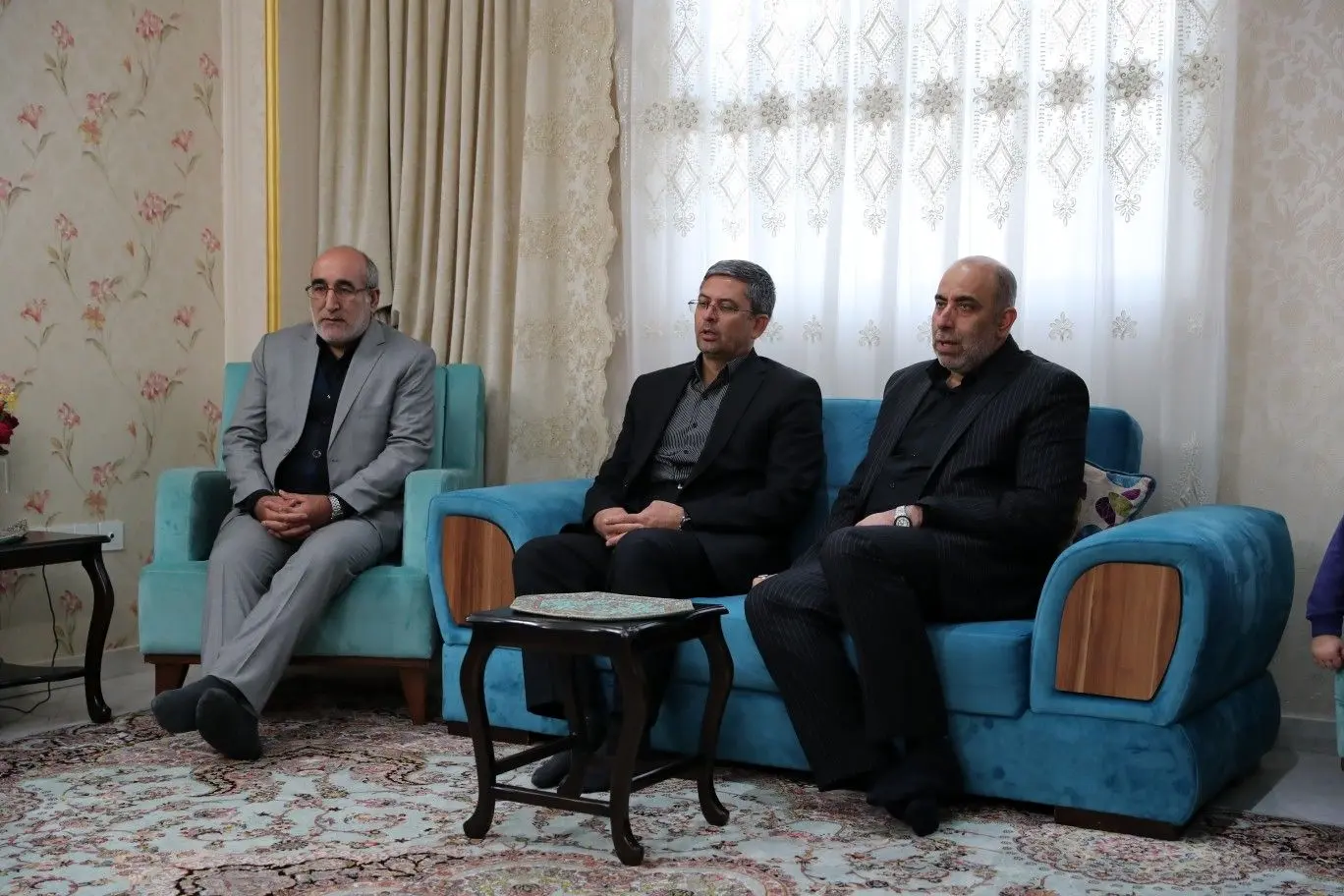 دیدار مدیر عامل بانک ملی ایران با خانواده شهید طارمی
