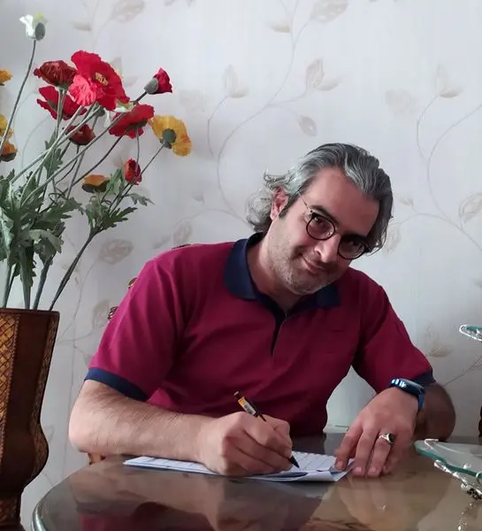 معلمی عشق است ولی خبرنگاری جنون