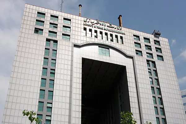 تفکیک وزارت راه و شهرسازی با قانون اساسی، برنامه هفتم و سیاستهای ابلاغی رهبری مغایرت دارد