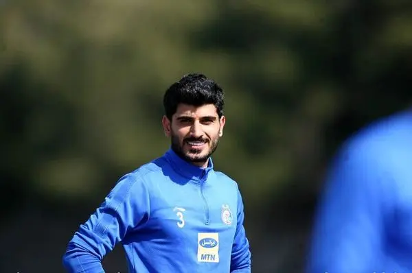 فولادیها دنبال جذب مدافع استقلال