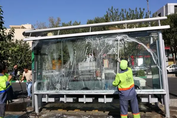 اجرای طرح بهسازی و شستشوی تجهیزات شهری منطقه 4 در آستانه نوروز 1400

