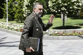 تاکید وزیر دفاع بر توان نیروی دریایی برای اسکورت نفتکش‌های ایرانی

