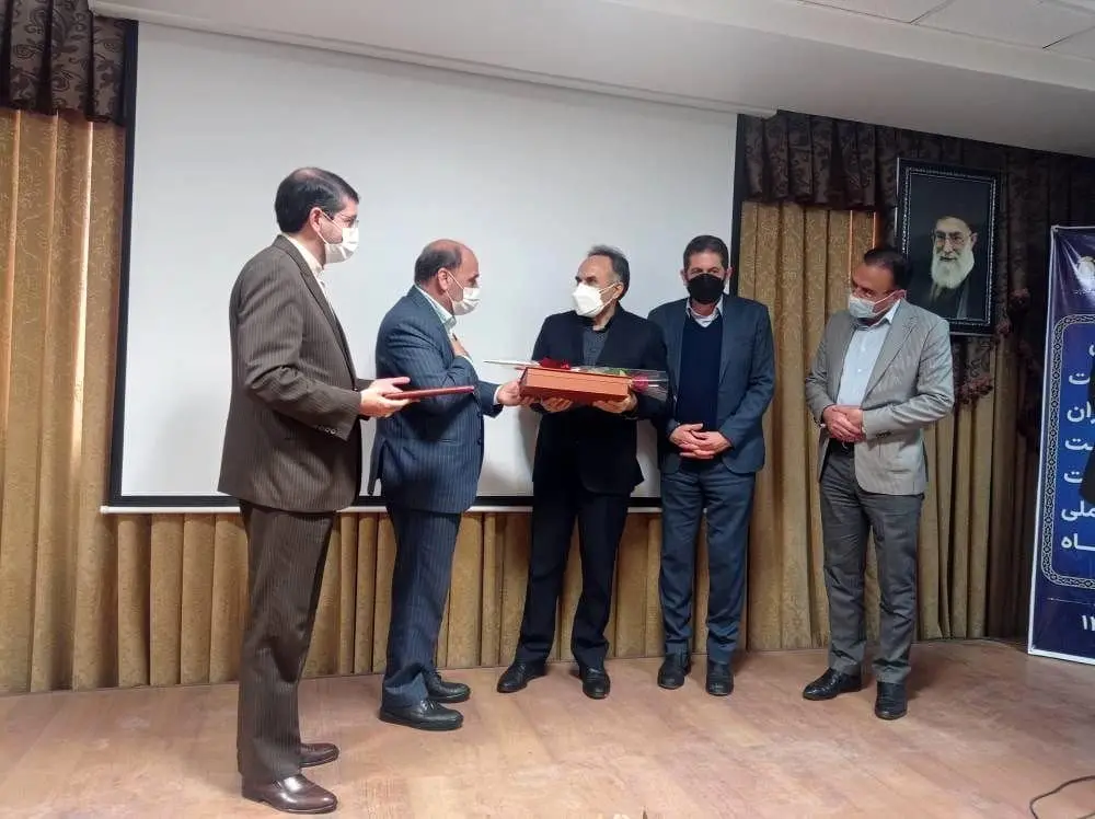 اهدای ۷۰۰ دستگاه تبلت توسط بانک ملی ایران به دانش آموزان استان کرمانشاه