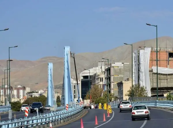 منظر شبانه پل پارک وی روشن شد