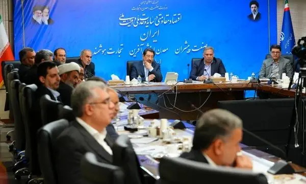 سرمایه‌ها و تسهیلات به سمت تولید هدایت شود