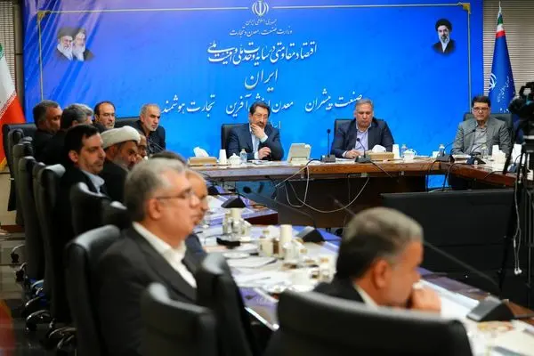 سرمایه‌ها و تسهیلات به سمت تولید هدایت شود