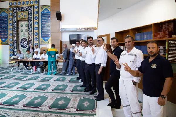 حضور پرشور کارکنان شرکت پتروشیمی نوری در انتخابات