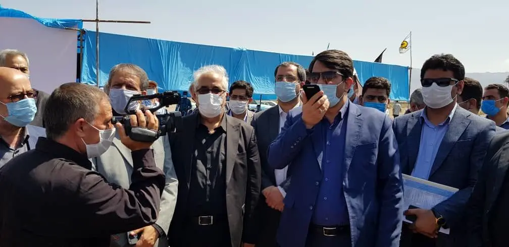 آغاز عملیات ساخت جاده بهاباد به دربند یزد با مشارکت چادرملو.      

