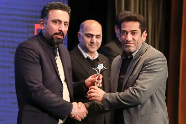 دریافت تندیس زرّین رضایت مندی مشتری توسط پتروشیمی نوری