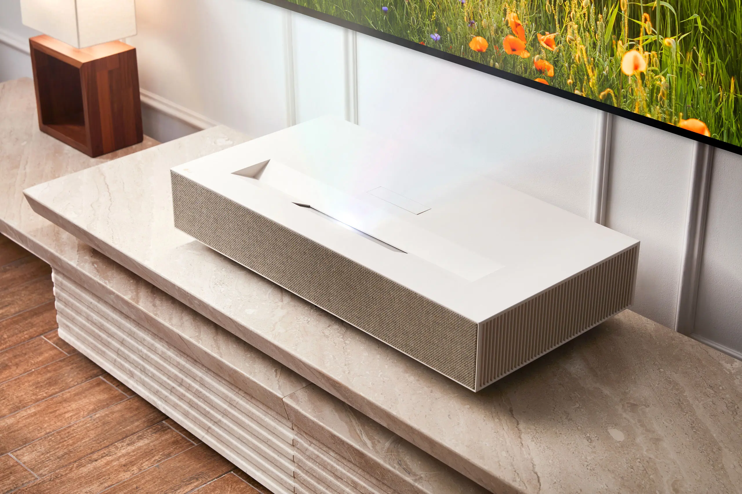 استانداردی جدید در تجربه سینمای خانگی با پروژکتور پریمیوم 2022 LG CINEBEAM