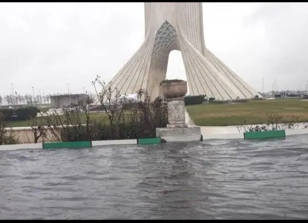 رفع آبگرفتگی میدان آزادی در  ۳۰دقیقه