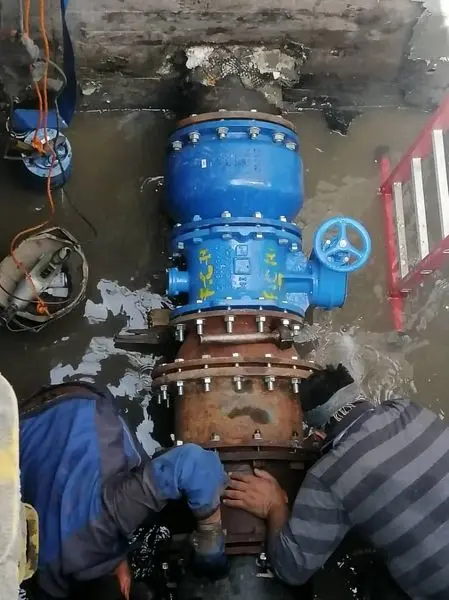 تعویض شیرآلات و اتصالات فرسوده خط انتقال 15 خرداد