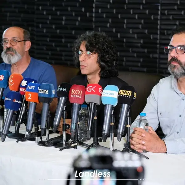 تورج اصلانی: داستان «بی سرزمین» در مورد زندگی، جنگ، موسیقی، پناهجویی و تولد است