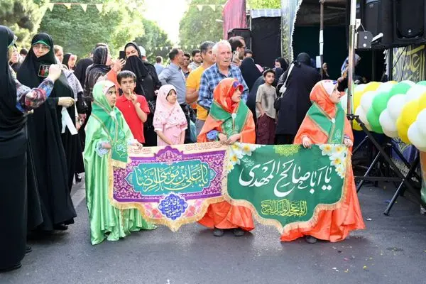 استقبال شهروندان از موکب "محبان الرضا(ع)" منطقه یک در میدان ولیعصر (عج)