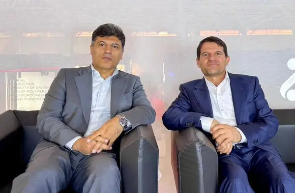 مدیرعامل جدید پتروشیمی شهید تندگویان، در نوزدهمین نمایشگاه ایرانپلاست با معاون وزیر نفت و مدیرعامل شرکت ملی صنایع پتروشیمی دیدار و گفتگو کرد