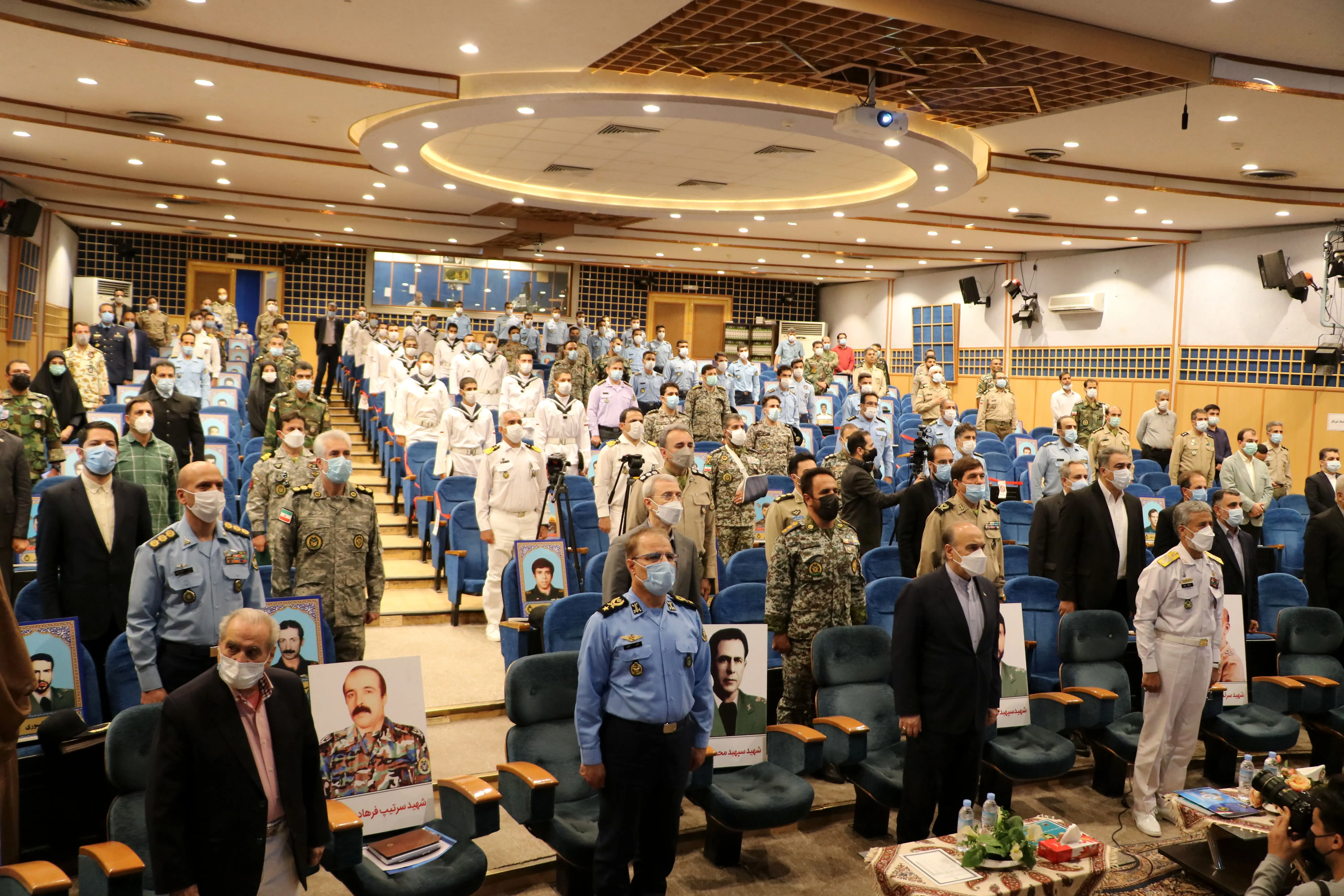 با حضور وزیر ورزش و جوانان و امیر دریادار سیاری: از طرح ملی (ارتش آماده و فعال) با حمایت بیمه حکمت رونمایی شد