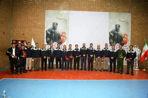 تلاشگران ایمنی و آتش نشانی ، حافظان تولید و سرمایه های ذوب آهن اصفهان