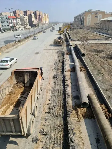 اجرای عملیات لوله گذاری خط انتقال آب سد کمال صالح در محدودی پروژه ی تقاطع غیر همسطح میدان امام حسین (ع)به طول ۷۰۰ متر