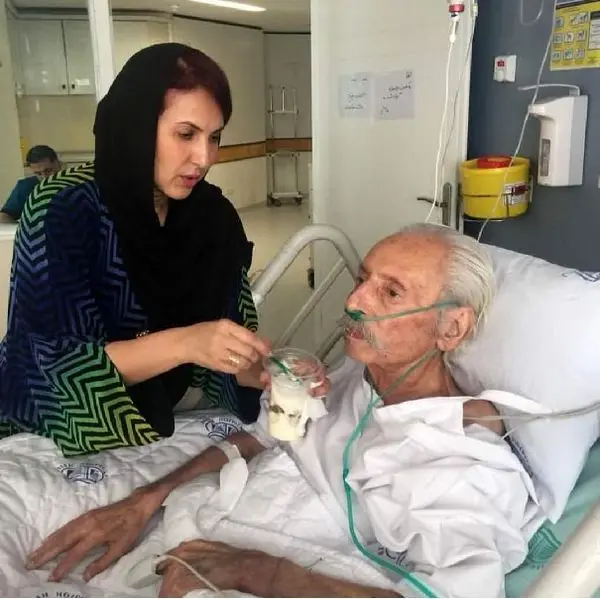 عیادت فاطمه گودرزی از جمشید مشایخی+عکس