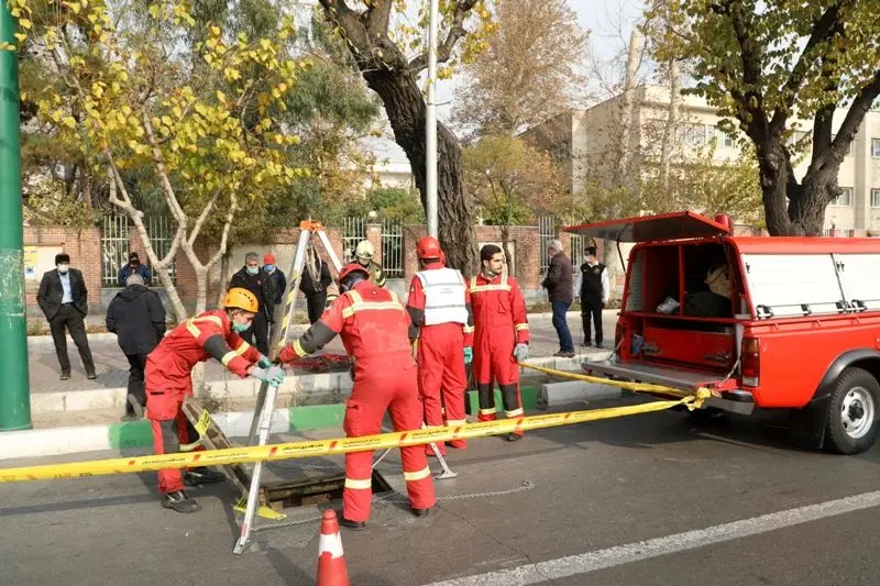 رفع بحران آبگرفتگی کانال جمع آوری آب های سطحی خیابان پیروزی 

