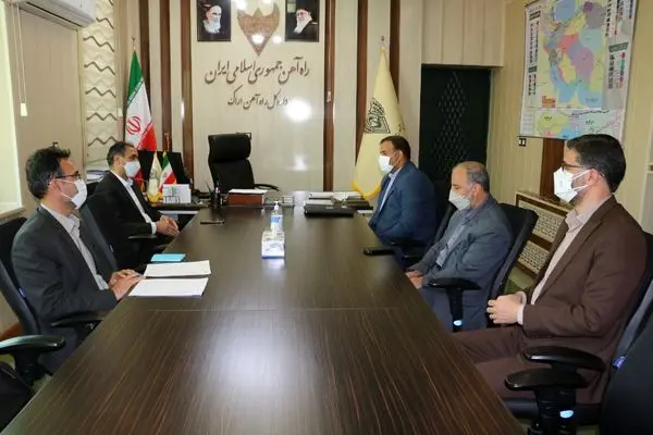 مدیر مخابرات منطقه مرکزی با سرپرست اداره کل راه آهن منطقه اراک دیدار وگفتگو کرد