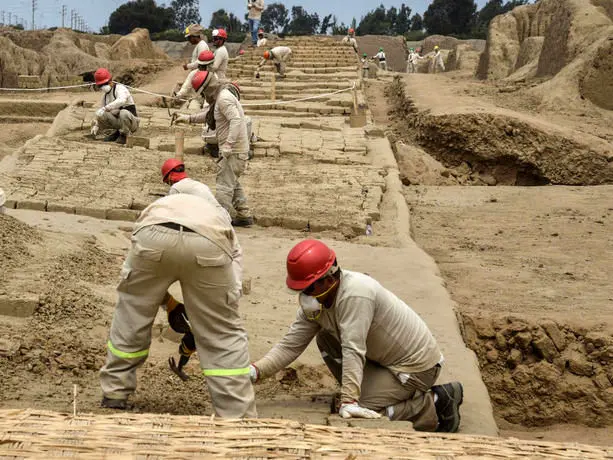 کشف بت‌های چوبی ۸۰۰ ساله در پرو + عکس