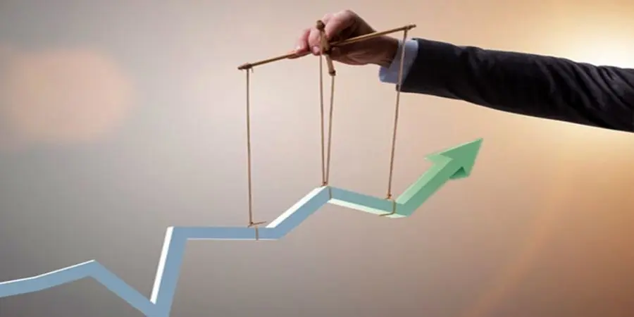 همیشه سایه سنگین سیاست روی اقتصاد است